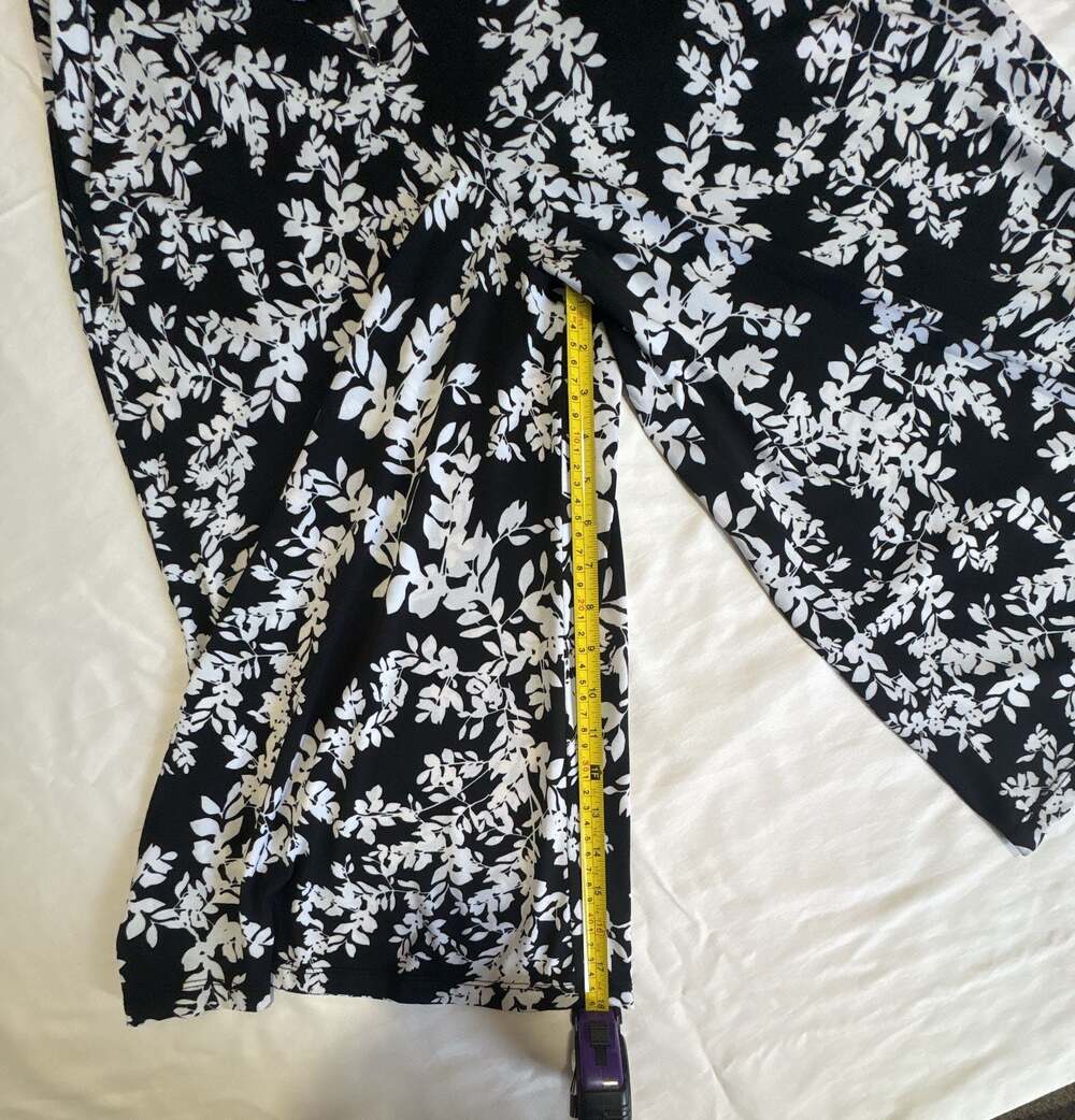 London Times Black White Floral Tie Waist Wide Leg Crop Jumpsuit - Picture 3 of 6